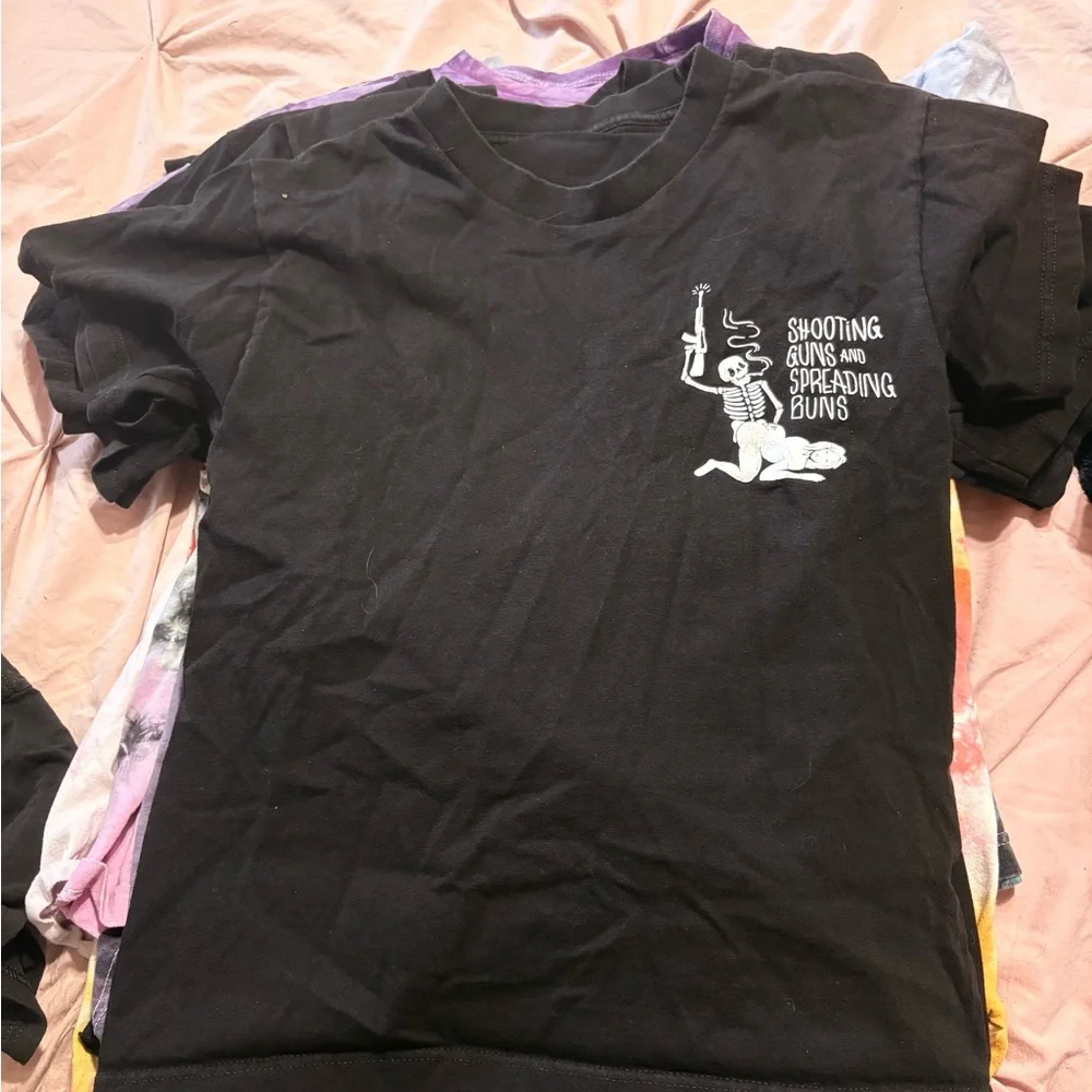 Edgy Black Graphic Tee with Skeleton Design - Picture 3 of 3